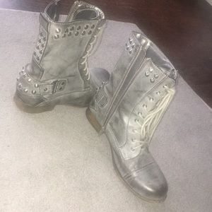 Gray moto boots